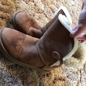 UGG BOOTS